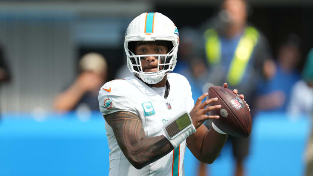 Miami Dolphins quarterback Tua Tagovailoa (1) throws the ball against the Los Angeles Chargers at SoFi Stadium.